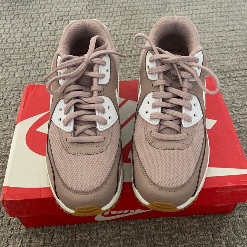 Nike WMNS Air Max 90 size 6